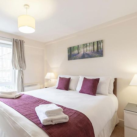 Roomspace Serviced Apartments - Central Walk Epsom Luaran gambar